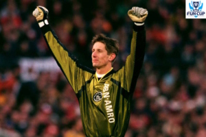 Edwin van der Sar tiểu sử - Huyền thoại trong khung gỗ của MU